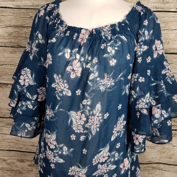 New Glory Blue Floral Top Size Medium.Pit to pit approx:  19 inches Right sho - Picture 2 of 8